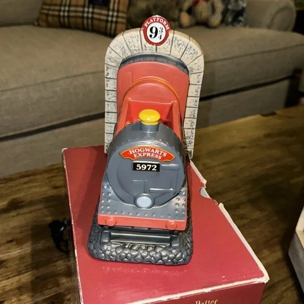 NWT SCENTSY Harry Potter Platform 9 3/4 Full Size Wax Melt Warmer Plug In
